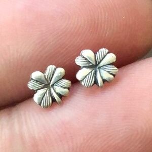 3/$15 🌞 last pair! ✨ Sterling Silver Mini Clover Earrings
